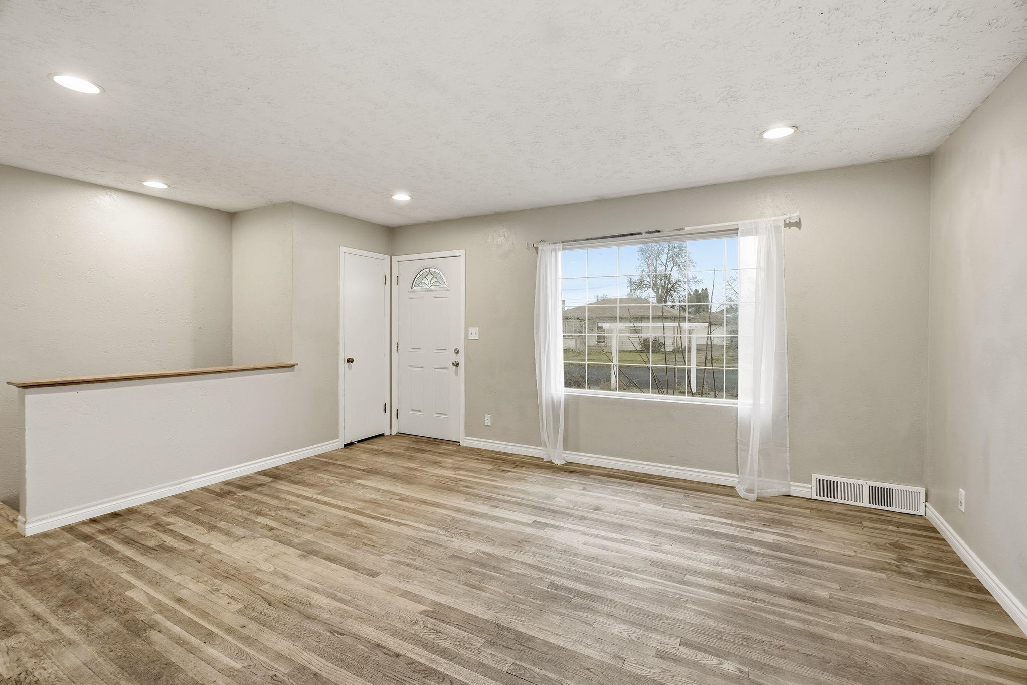 4707 West Princeton Place Spokane, WA 99205 - Photo 4 of 26