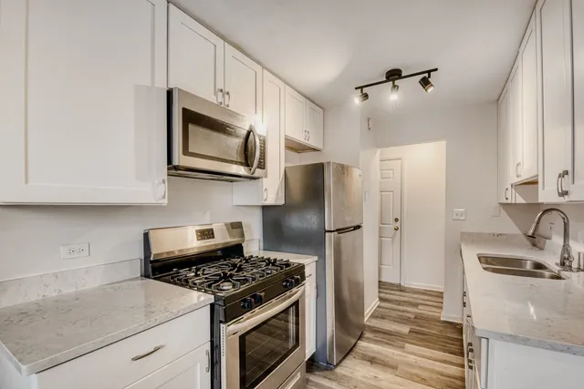 $305,000 | 5400 North Sheridan Road, Unit 202, Chicago, IL 60640