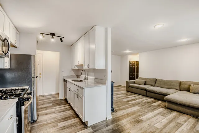 $305,000 | 5400 North Sheridan Road, Unit 202, Chicago, IL 60640