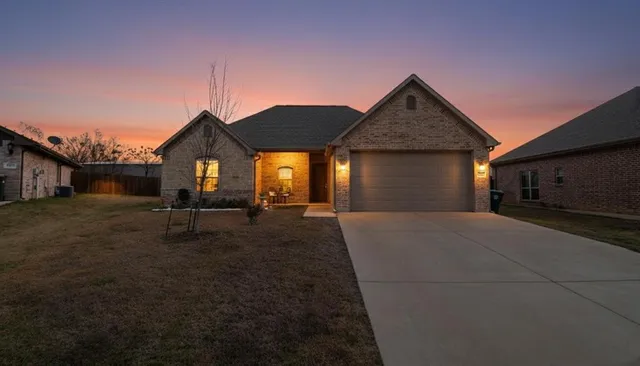 $275,000 | 129 Oak Spgs Loop, Mabank, TX 75147