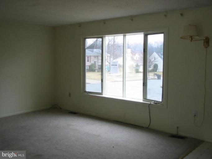8206 Joshua Court Laurel, MD 20708 - Photo 3 of 7 Living Room