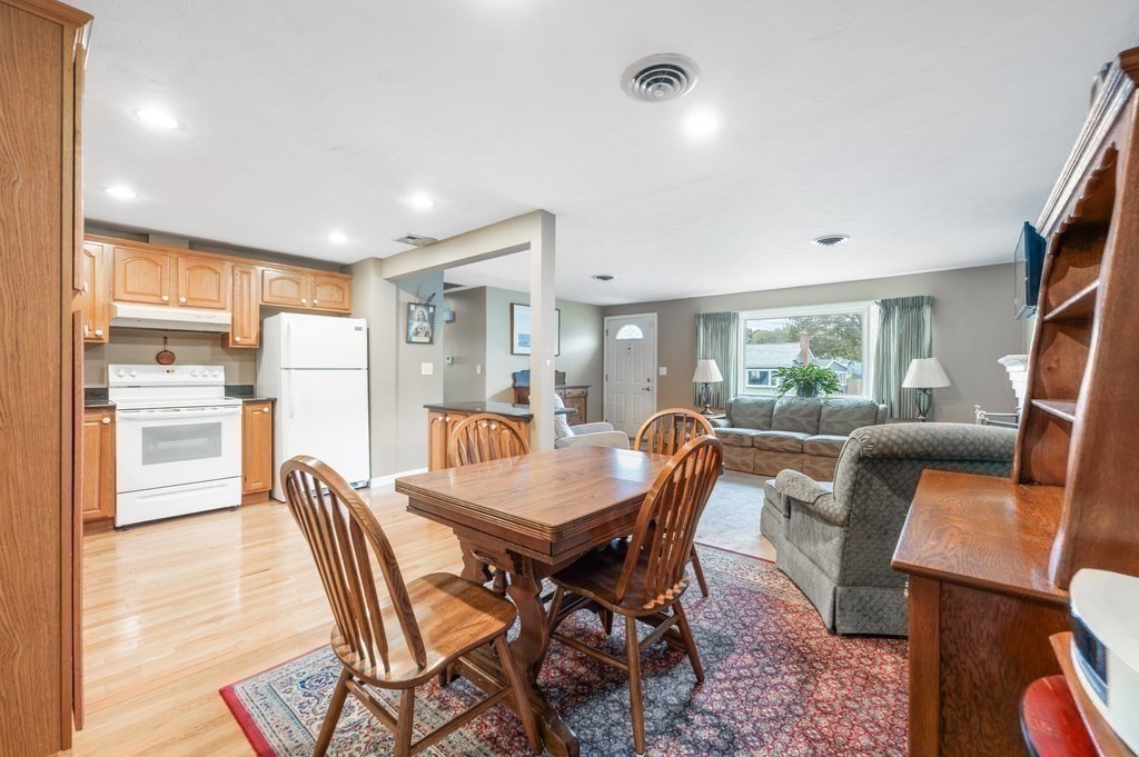 16 Woodcliff Road Holbrook, MA 02343 - Photo 12 of 32 Gallery Image 12