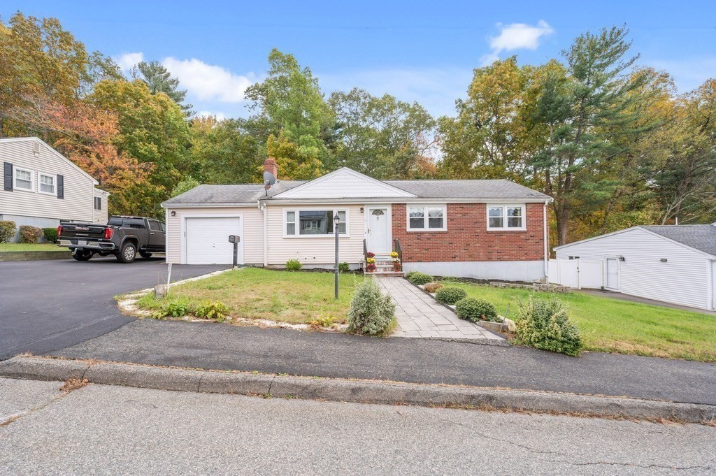 16 Woodcliff Road Holbrook, MA 02343 - Photo 2 of 32 Gallery Image 2