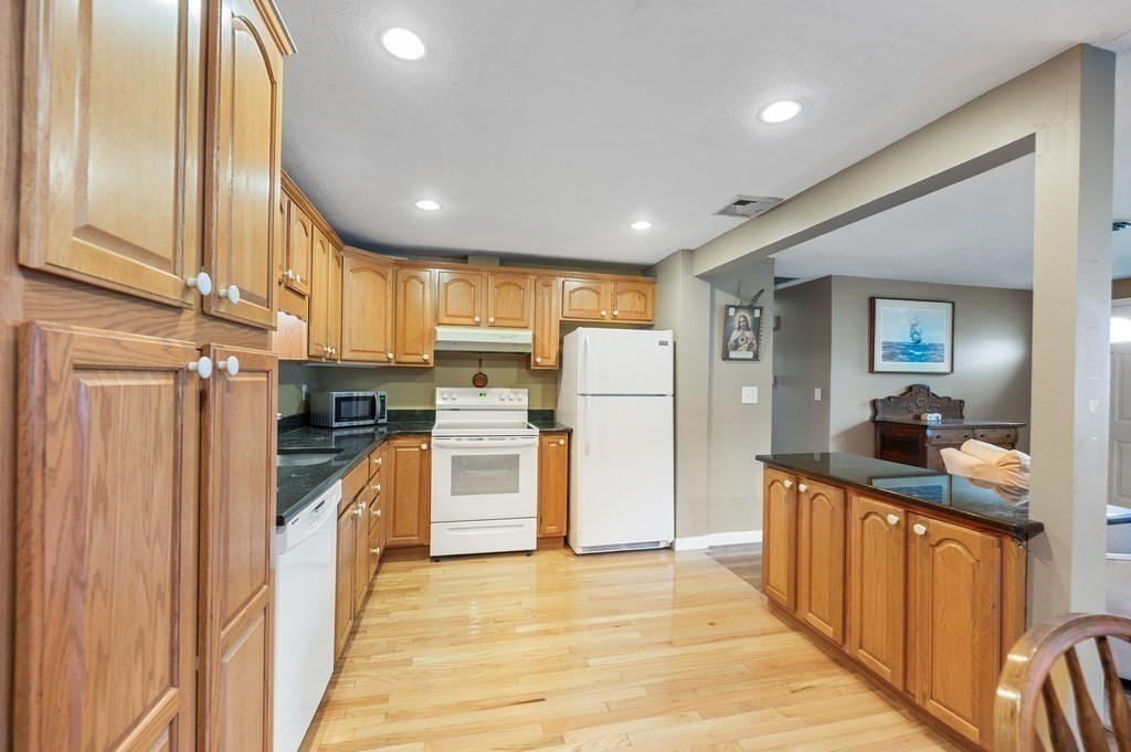 16 Woodcliff Road Holbrook, MA 02343 - Photo 7 of 32 Gallery Image 7
