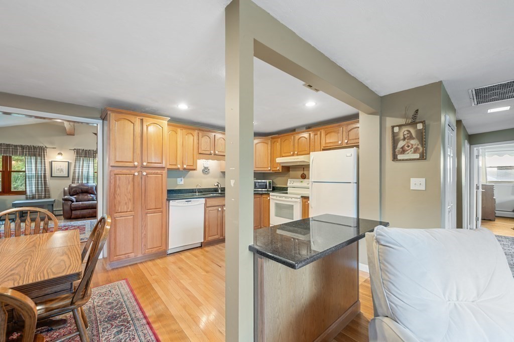 16 Woodcliff Road Holbrook, MA 02343 - Photo 8 of 32 Gallery Image 8