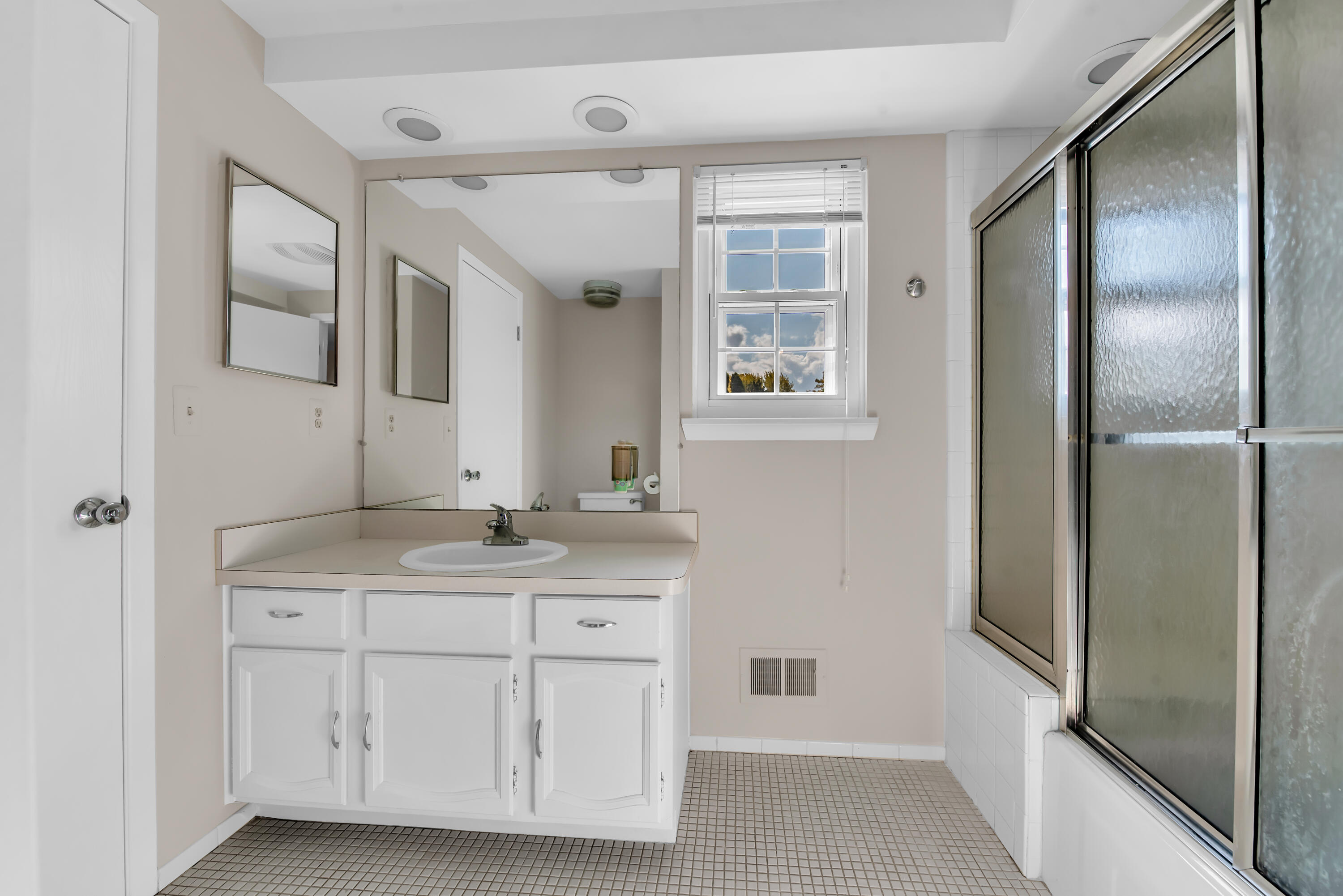 197 Kings Way Canton, MI 48188 - Photo 16 of 30 197 Kings way - HD Drone Photography-14