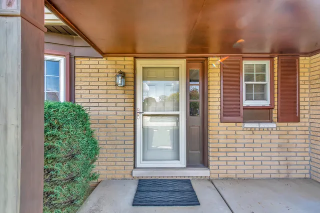 $2,250 | 197 Kings Way, Canton, MI 48188