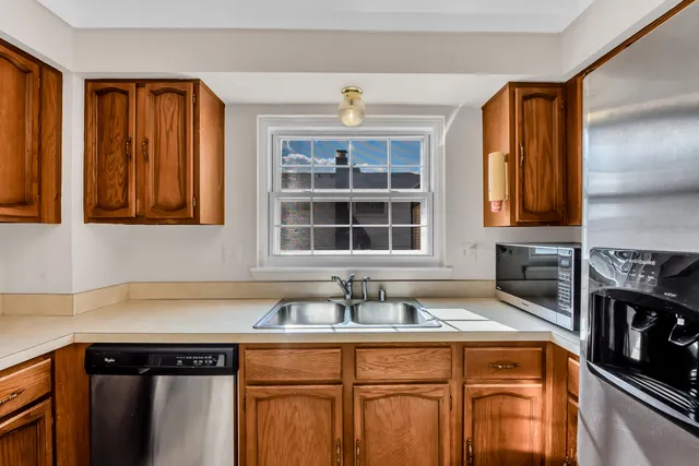 $2,250 | 197 Kings Way, Canton, MI 48188