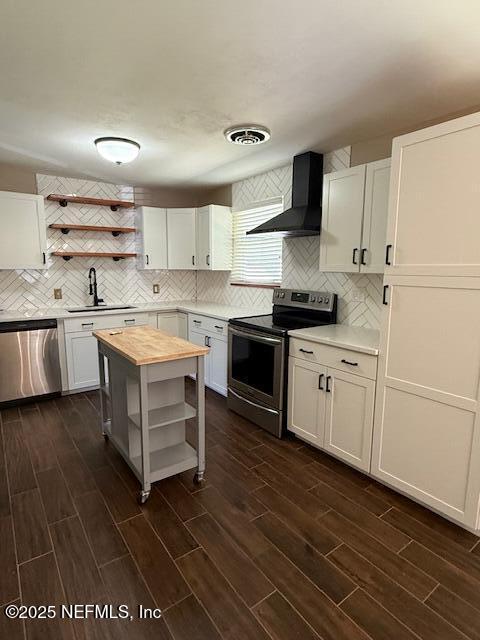 2819 Robinette Drive Orange Park, FL 32073 - Photo 4 of 15 a kitchen with stainless steel appliances a sink cabinets and wooden floor