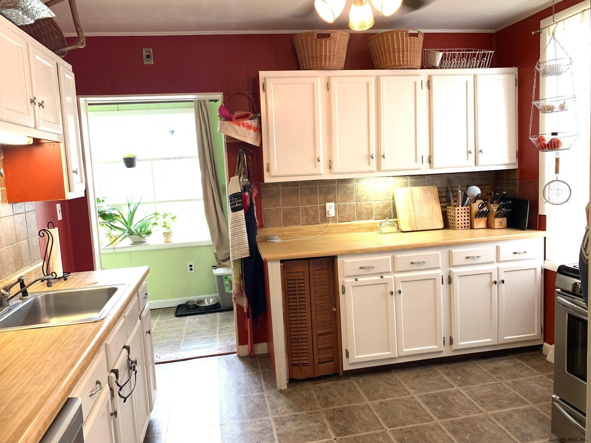 1652 Rugby Road Schenectady, NY 12309 - Photo 8 of 27 Photo 8