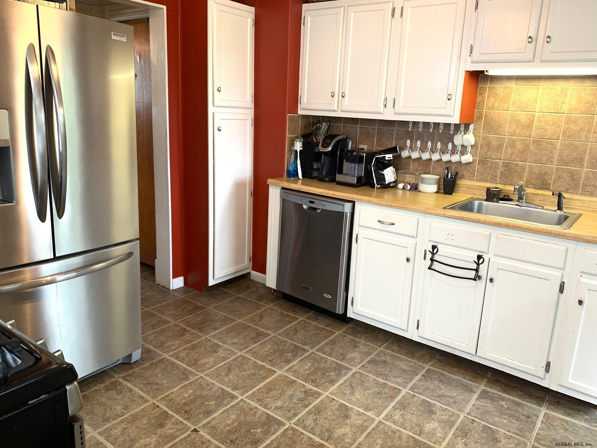1652 Rugby Road Schenectady, NY 12309 - Photo 9 of 27 Photo 9