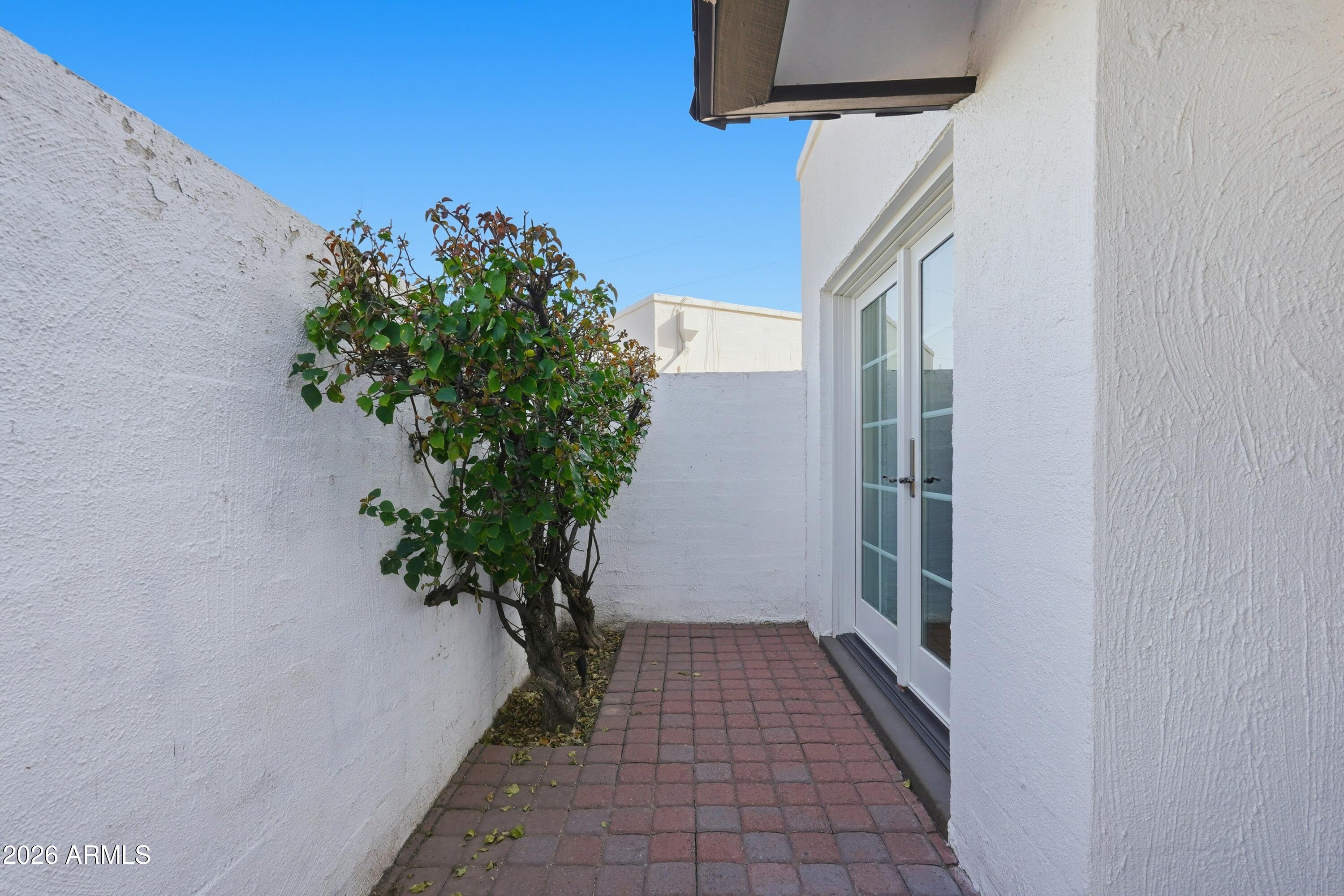 633 East Calavar Road Phoenix, AZ 85022 - Photo 10 of 24 044_ListerPros