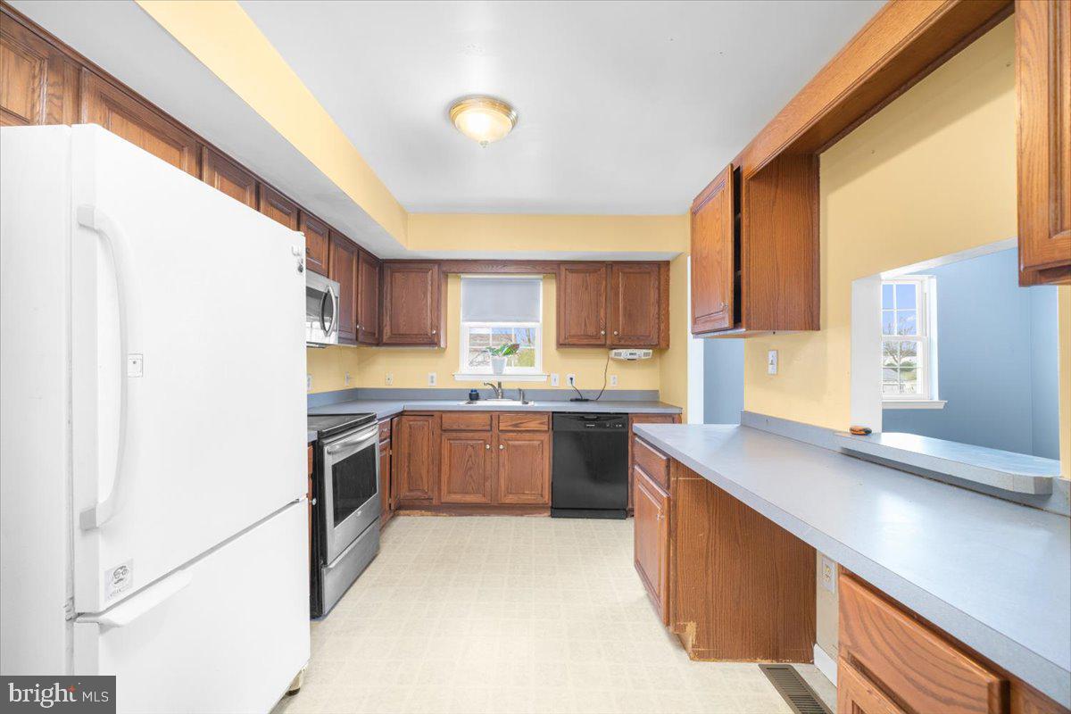 4377 Hillside Road Reading, PA 19606 - Photo 11 of 40 Gallery Image 11