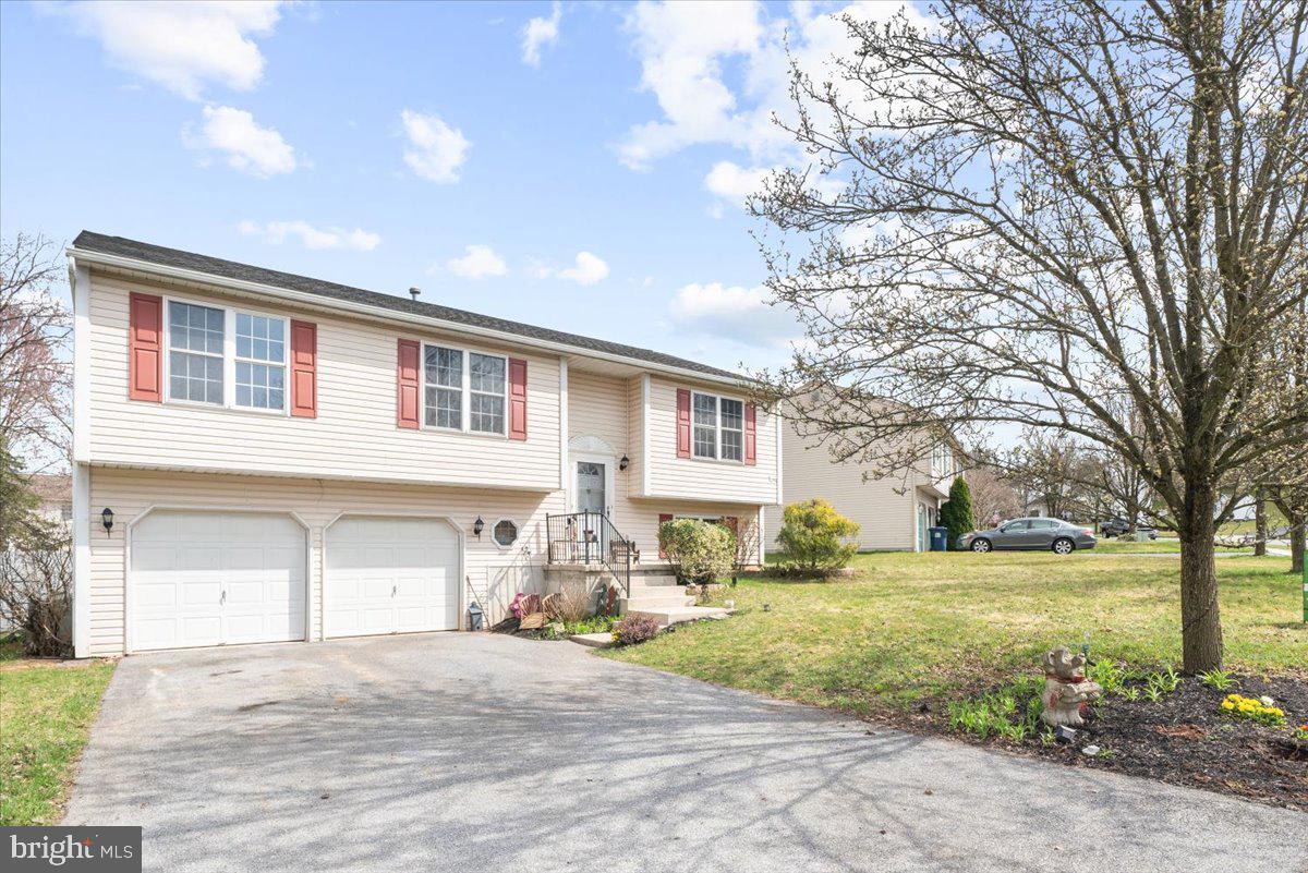 4377 Hillside Road Reading, PA 19606 - Photo 3 of 40 Gallery Image 3
