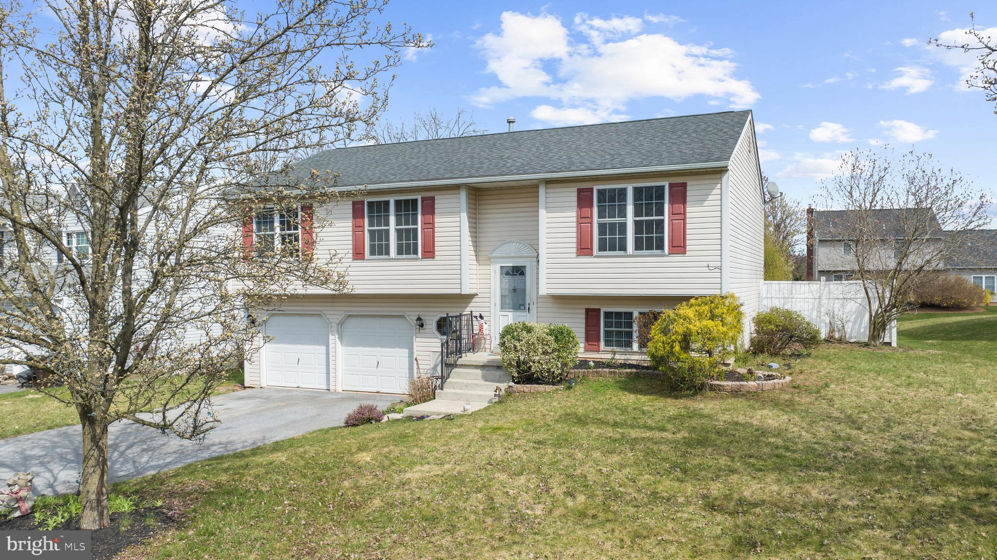4377 Hillside Road Reading, PA 19606 - Photo 4 of 40 Gallery Image 4