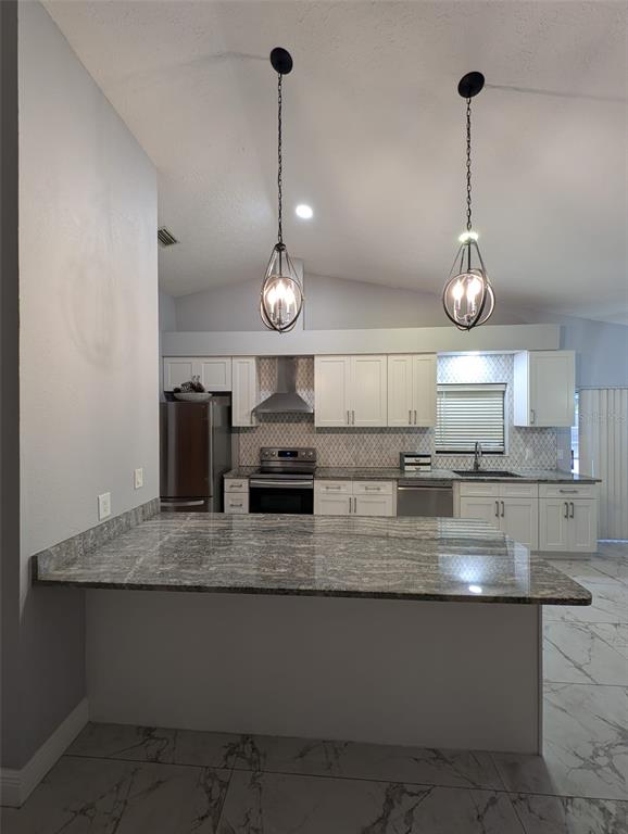 2106 Whitlock Place Dover, FL 33527 - Photo 15 of 83