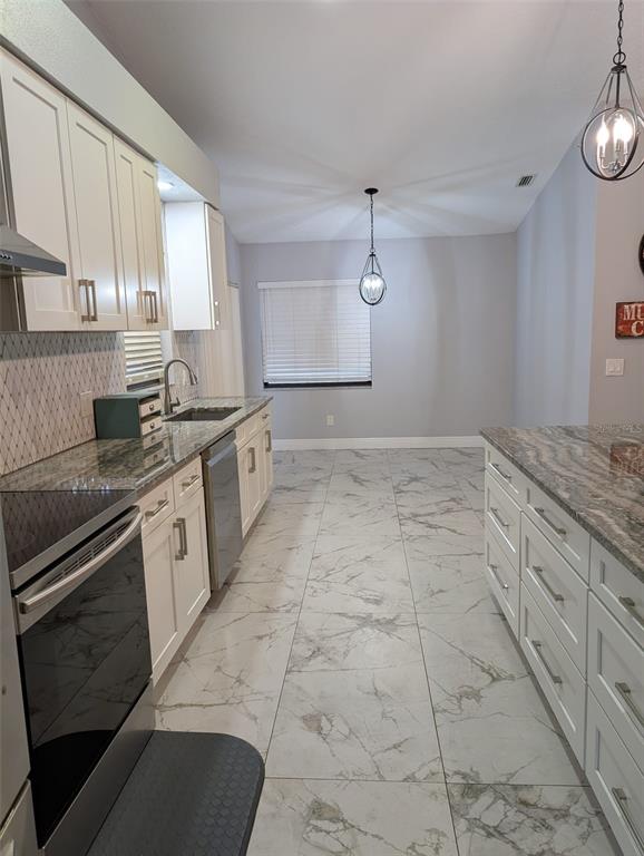 2106 Whitlock Place Dover, FL 33527 - Photo 20 of 83