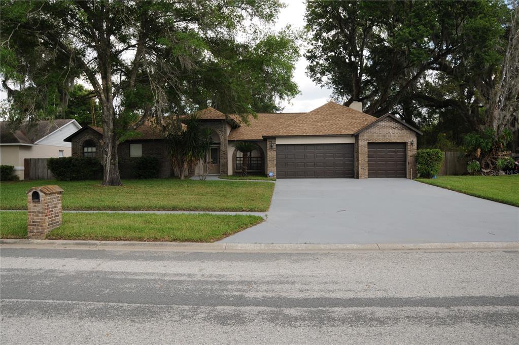 2106 Whitlock Place Dover, FL 33527 - Photo 5 of 83 a front view of house with yard and green space