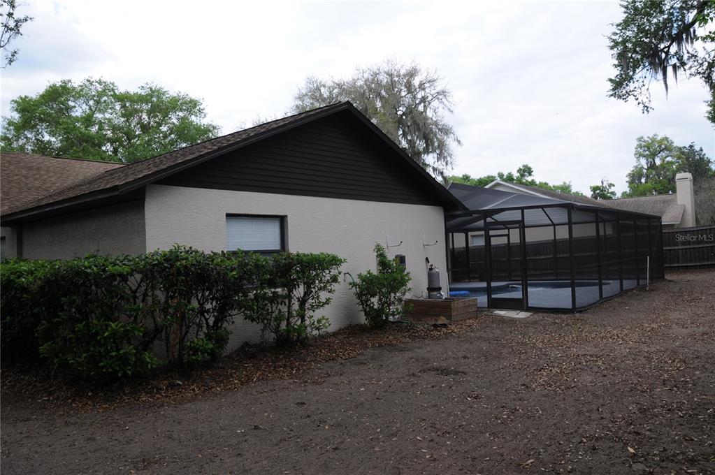 2106 Whitlock Place Dover, FL 33527 - Photo 77 of 83 a view of a house with a yard and potted plants