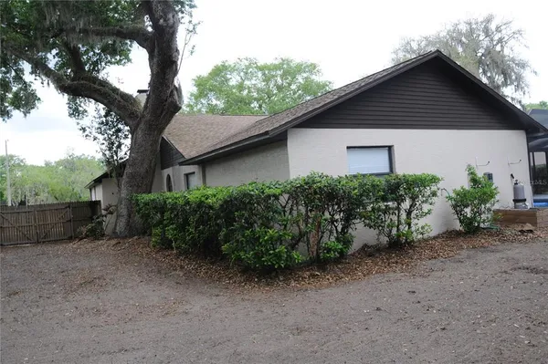 $630,000 | 2106 Whitlock Place, Dover, FL 33527
