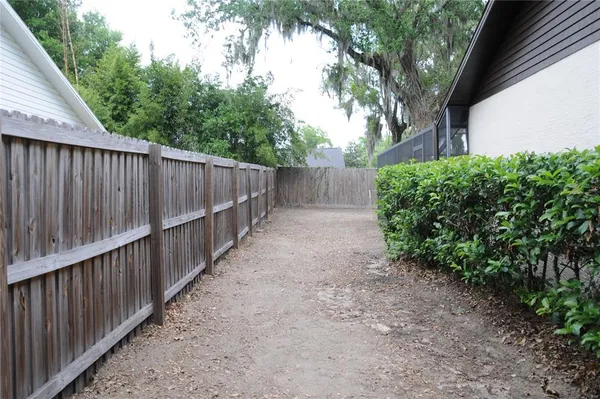 $630,000 | 2106 Whitlock Place, Dover, FL 33527