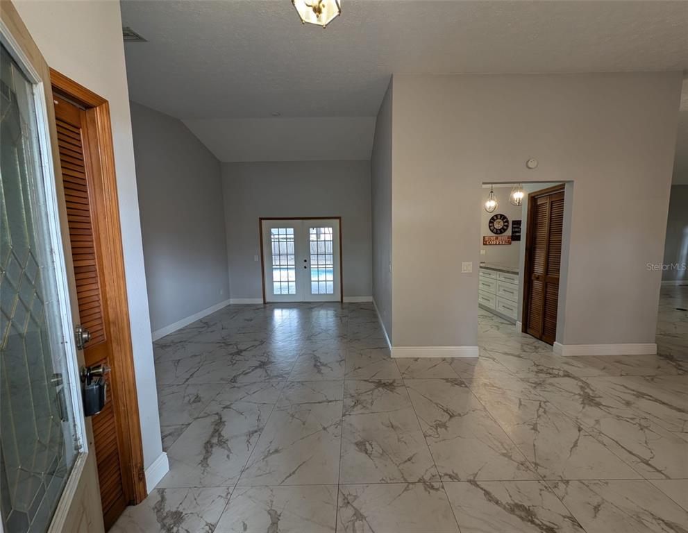 2106 Whitlock Place Dover, FL 33527 - Photo 10 of 83