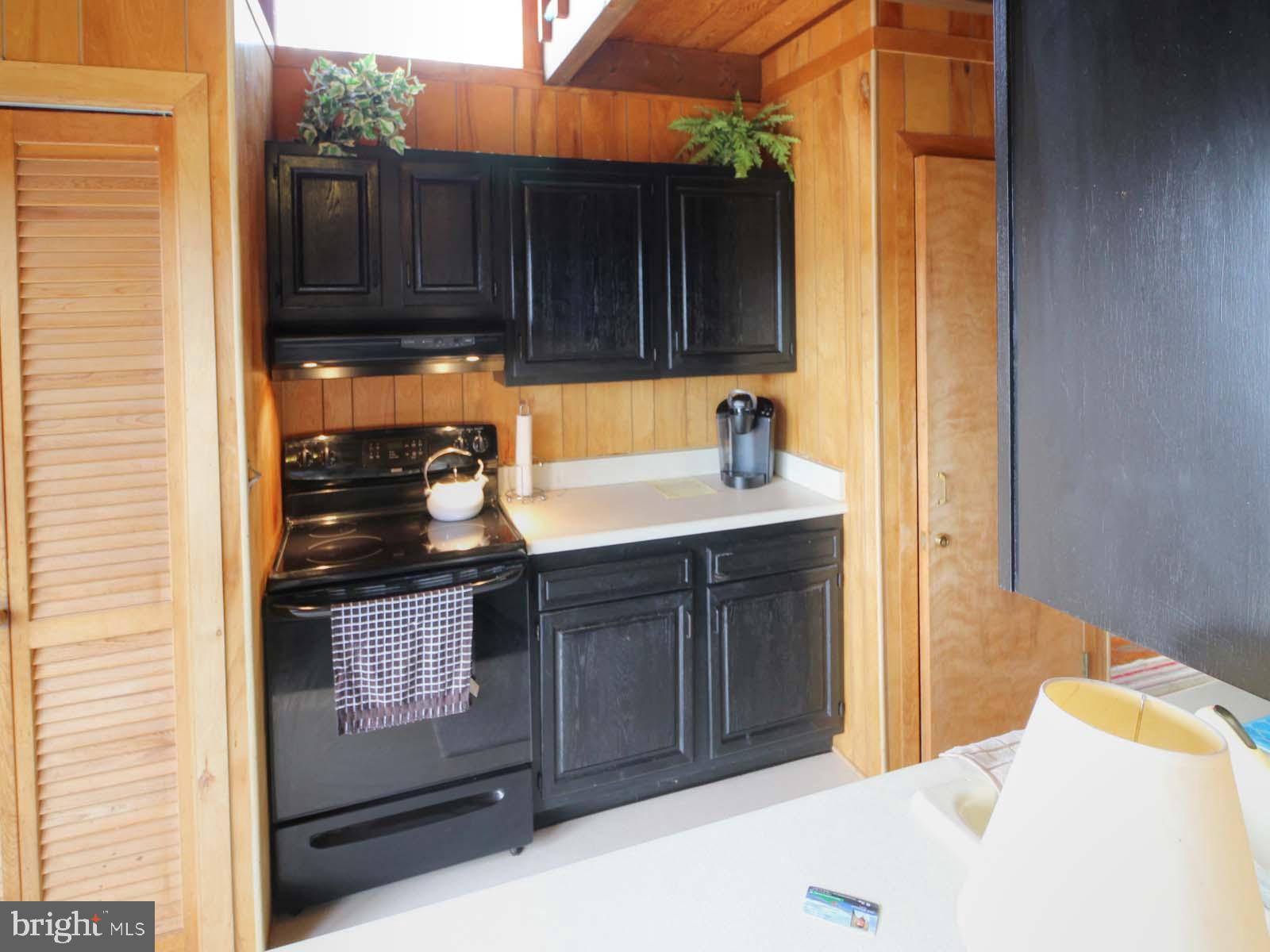 416 Killmon Road Basye, VA 22810 - Photo 13 of 31 MAIN LEVEL FULL KITCHEN