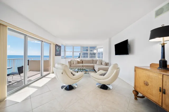 $939,995 | 1950 South Ocean Drive, Unit 18Q, Hallandale Beach, FL 33009