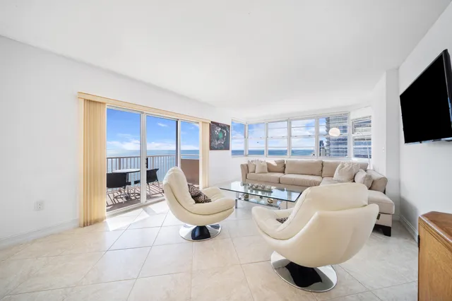 $939,995 | 1950 South Ocean Drive, Unit 18Q, Hallandale Beach, FL 33009