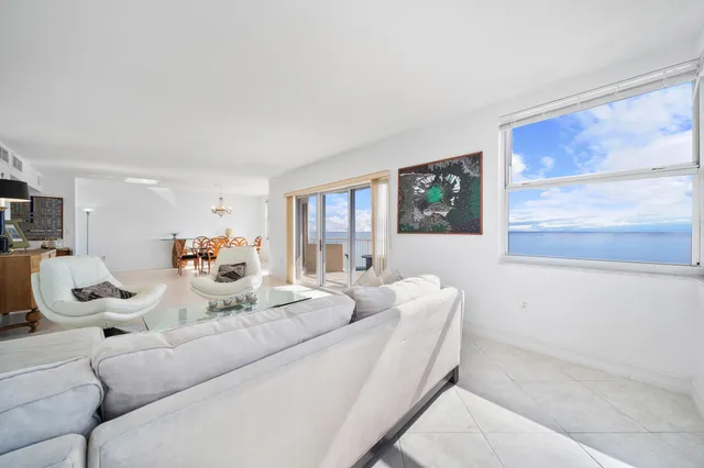 $939,995 | 1950 South Ocean Drive, Unit 18Q, Hallandale Beach, FL 33009