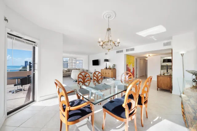 $939,995 | 1950 South Ocean Drive, Unit 18Q, Hallandale Beach, FL 33009