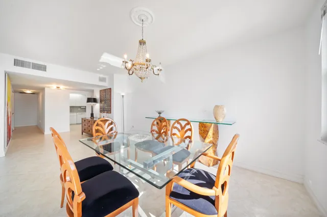 $939,995 | 1950 South Ocean Drive, Unit 18Q, Hallandale Beach, FL 33009