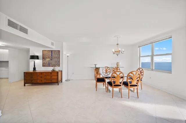 $939,995 | 1950 South Ocean Drive, Unit 18Q, Hallandale Beach, FL 33009