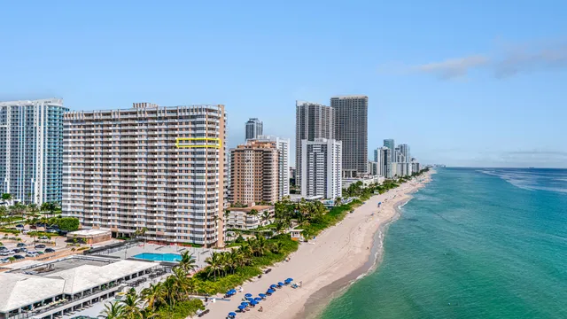 $939,995 | 1950 South Ocean Drive, Unit 18Q, Hallandale Beach, FL 33009