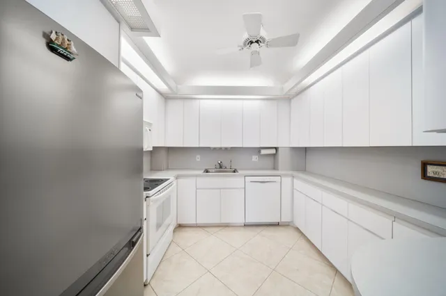 $939,995 | 1950 South Ocean Drive, Unit 18Q, Hallandale Beach, FL 33009