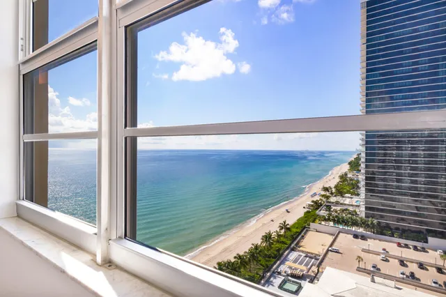 $939,995 | 1950 South Ocean Drive, Unit 18Q, Hallandale Beach, FL 33009