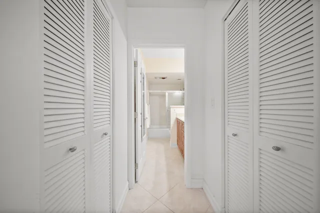 $939,995 | 1950 South Ocean Drive, Unit 18Q, Hallandale Beach, FL 33009