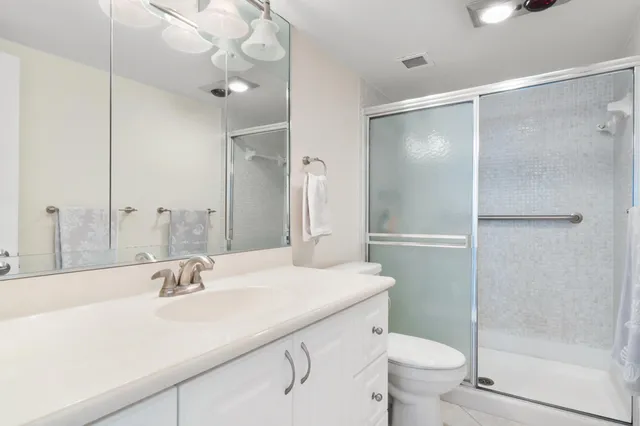 $939,995 | 1950 South Ocean Drive, Unit 18Q, Hallandale Beach, FL 33009