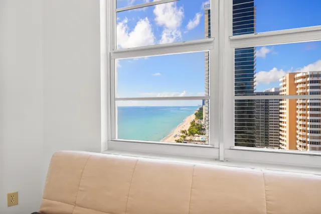 $939,995 | 1950 South Ocean Drive, Unit 18Q, Hallandale Beach, FL 33009