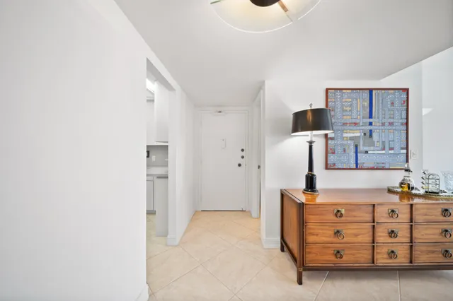 $939,995 | 1950 South Ocean Drive, Unit 18Q, Hallandale Beach, FL 33009