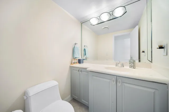 $939,995 | 1950 South Ocean Drive, Unit 18Q, Hallandale Beach, FL 33009