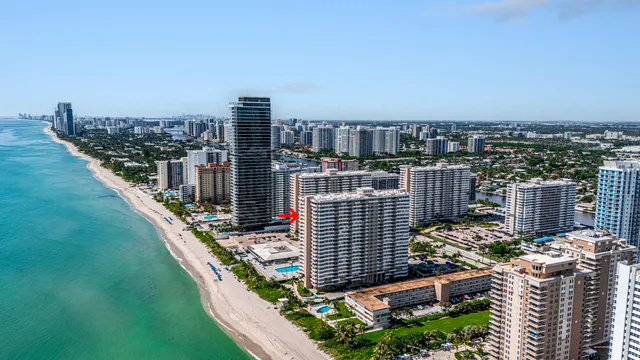 $939,995 | 1950 South Ocean Drive, Unit 18Q, Hallandale Beach, FL 33009