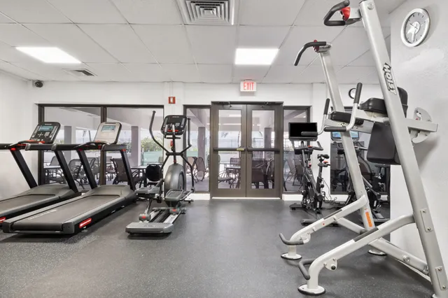 $939,995 | 1950 South Ocean Drive, Unit 18Q, Hallandale Beach, FL 33009