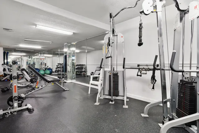 $939,995 | 1950 South Ocean Drive, Unit 18Q, Hallandale Beach, FL 33009