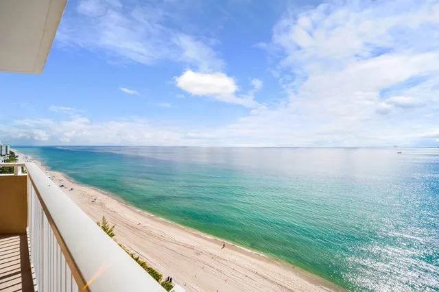 $939,995 | 1950 South Ocean Drive, Unit 18Q, Hallandale Beach, FL 33009
