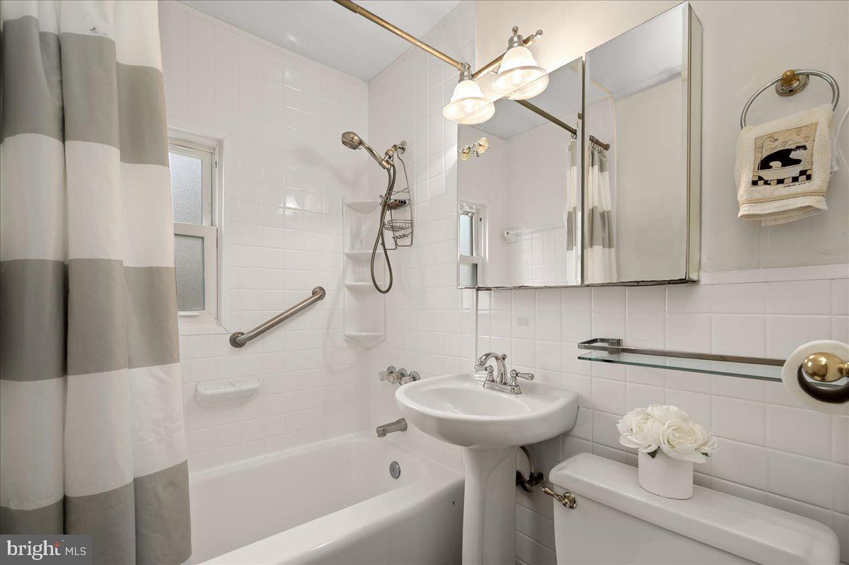 4521 Randolph Road Silver Spring, MD 20906 - Photo 20 of 39 Full hall bath- clean and neutral