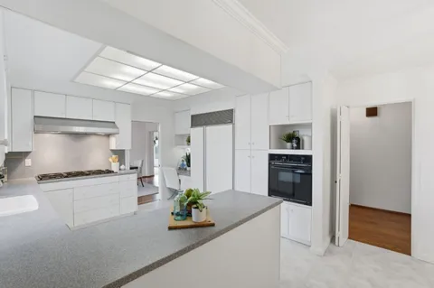 $5,698,000 | 27769 Edgerton Road, Los Altos Hills, CA 94022