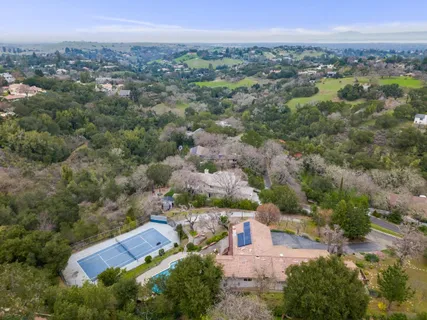 $5,698,000 | 27769 Edgerton Road, Los Altos Hills, CA 94022