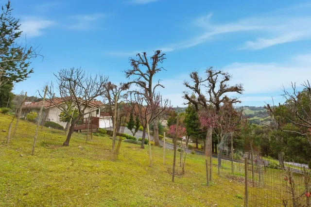 $5,698,000 | 27769 Edgerton Road, Los Altos Hills, CA 94022