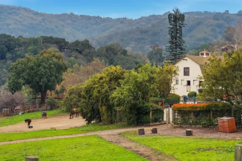 $5,698,000 | 27769 Edgerton Road, Los Altos Hills, CA 94022